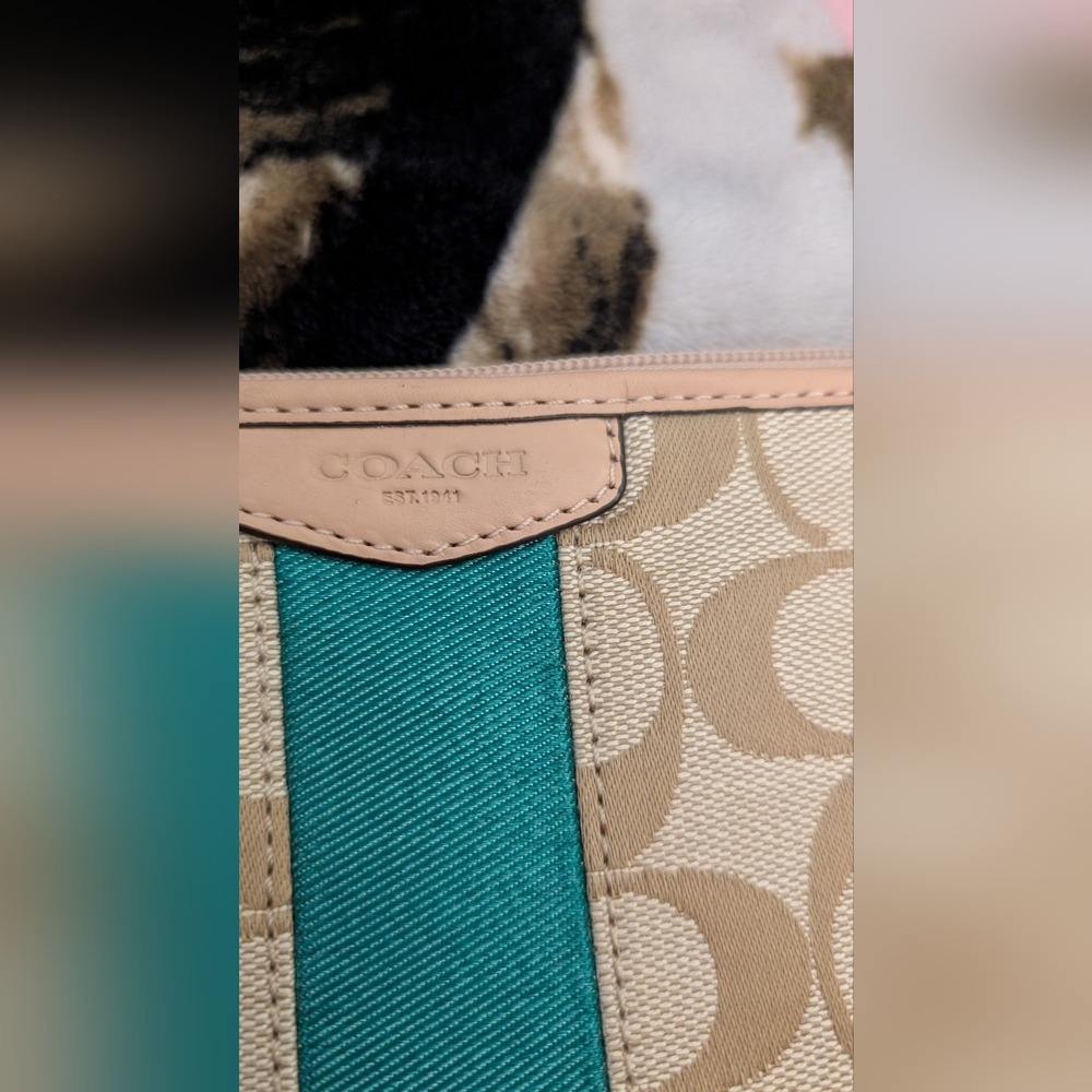 Cute Coach Vintage Zipper Pouch - Picture 3 of 6